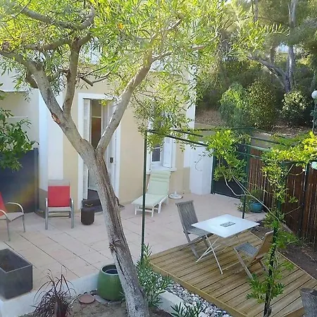 Les Lys ラ・セーヌ・シュル・メール