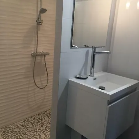 Les Lys لا سين سور مير