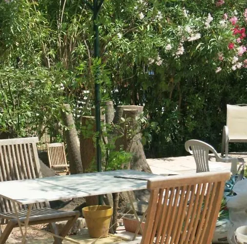 Les Lys ベッド・アンド・ブレックファスト 3*