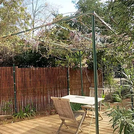 Les Lys Bed and Breakfast 3*