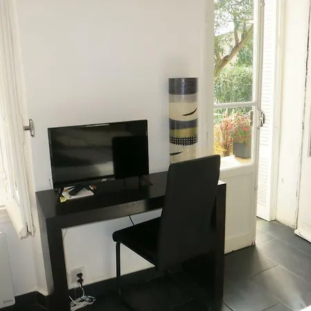 Les Lys Bed and Breakfast 3*
